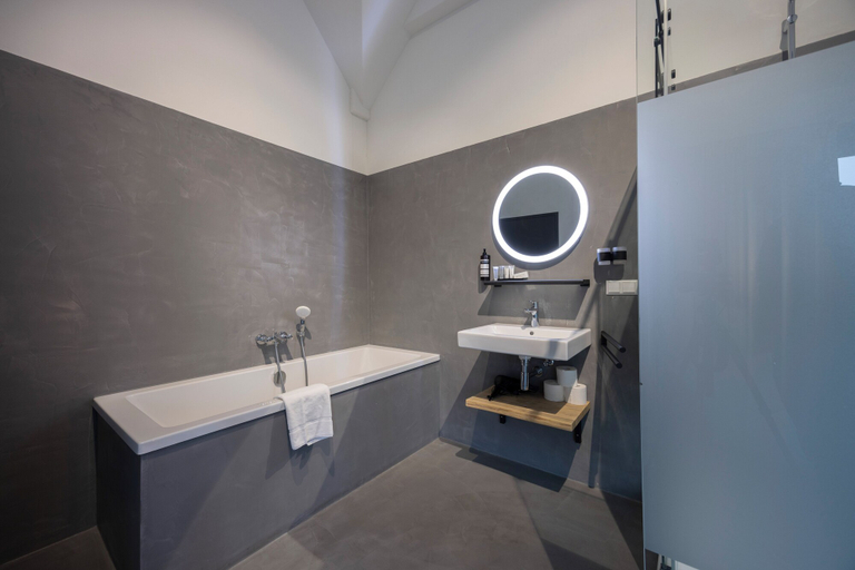 Bathroom 3, Het Wapen in Willemstad, Moerdijk