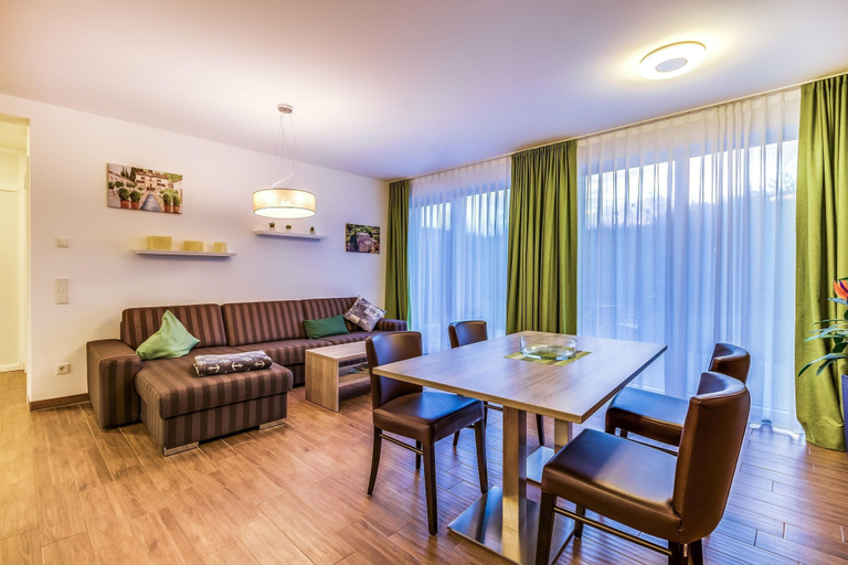 Dining 5, Luxuriose Ferienwohnung am Stormthaler See, Leipzig