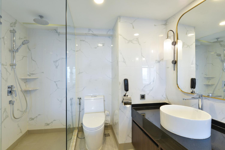 Bathroom 23