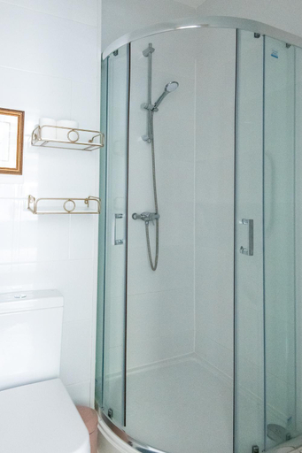 Bathroom 2, Flat in London, London