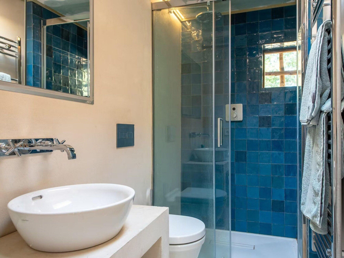 Bathroom 2, Impressive Farmhouse With Pool, Baleares