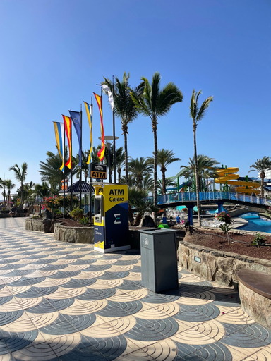 Outdoor pool 4, Sunny Seaview Modern apt - Pool and Beach Access, Las Palmas