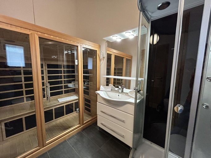 Bathroom 3, Spacious Apartment Near ski Area, Murau