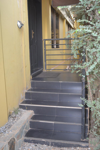 Others 4, Amareen Apartments, Tema