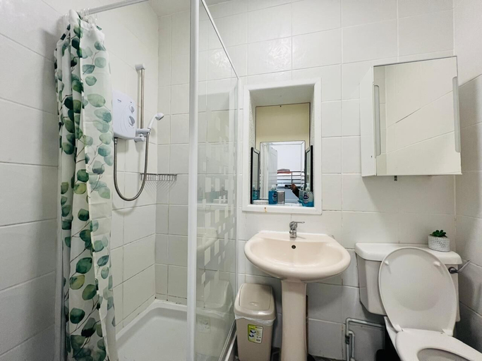 Bathroom 3, Backpackers Hotel, Blackpool