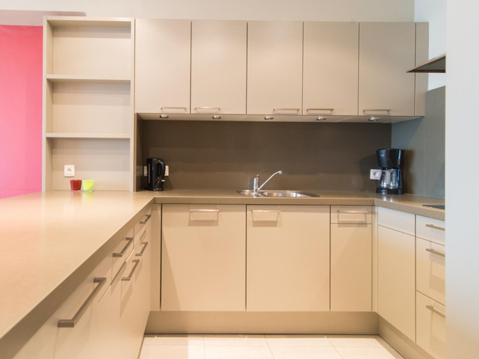 Private kitchen 5, Apartment With Frontal sea View, West-Vlaanderen