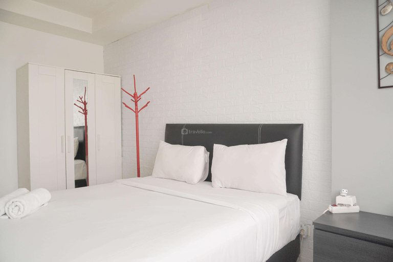 Bedroom 1, Minimalist 1BR Belmont Residence Puri By Travelio, West Jakarta