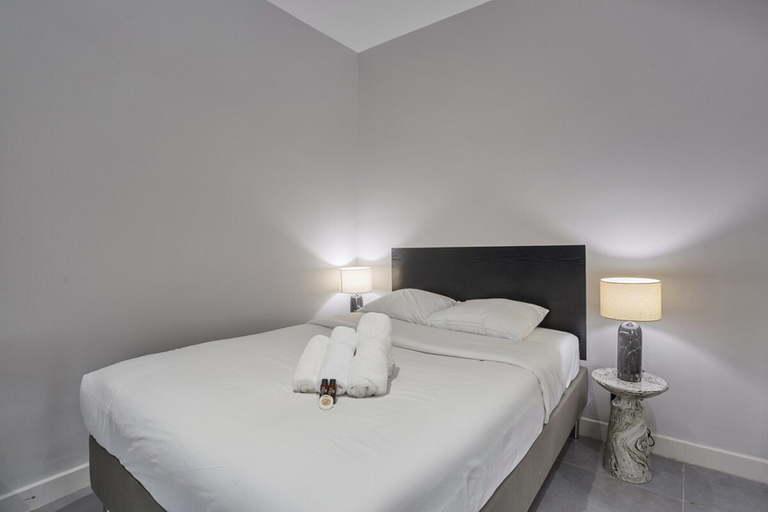 Room 5, Sublime Studio Center of Paris Montmartre, Paris