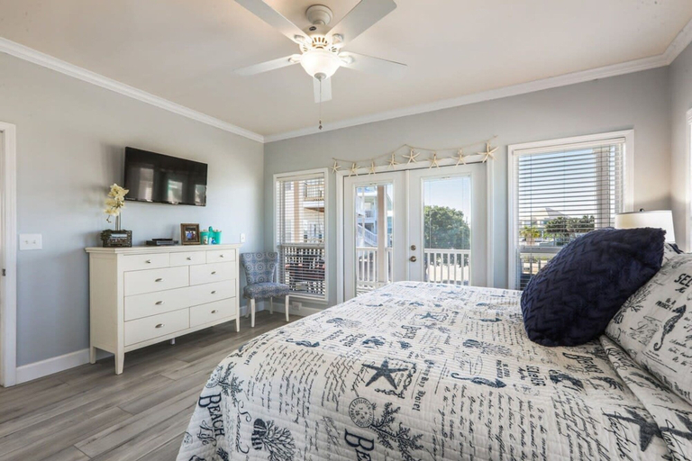 Room 3, Bama Barefoot Beach House- near beach pool, Baldwin