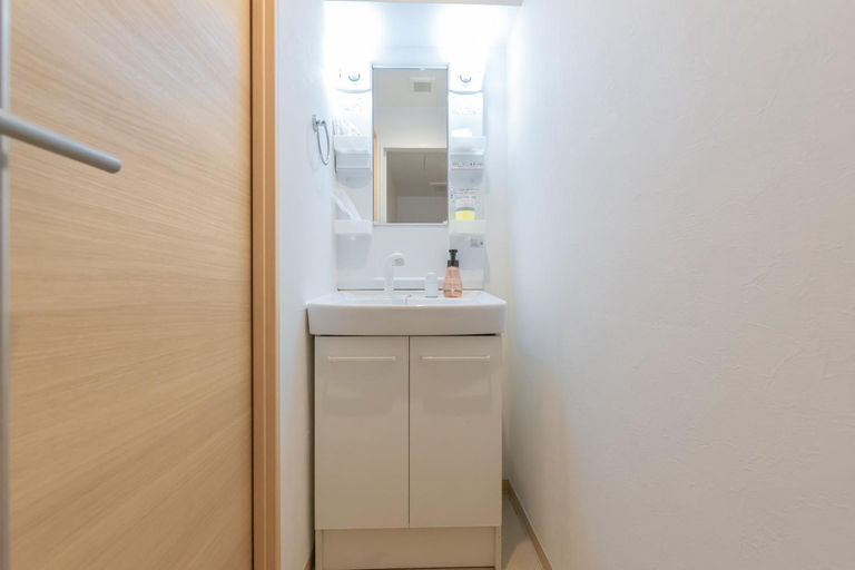 Bathroom 4, Ocean Nippombashi Higashi, Osaka