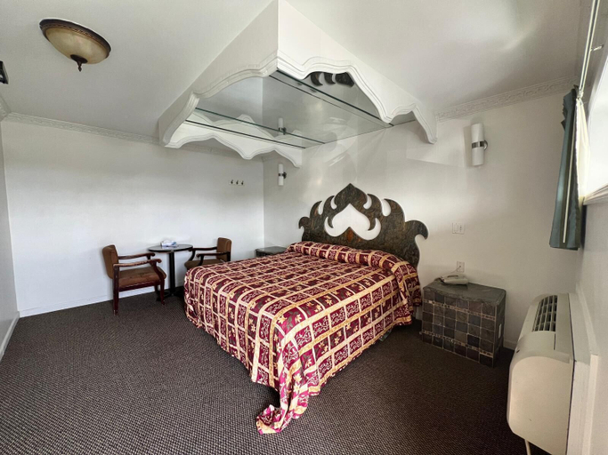 Bedroom 2, Winslow Motel, Bergen