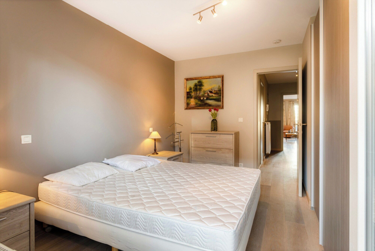 Bedroom 2, Apartment in Blankenberge With Marina View, West-Vlaanderen