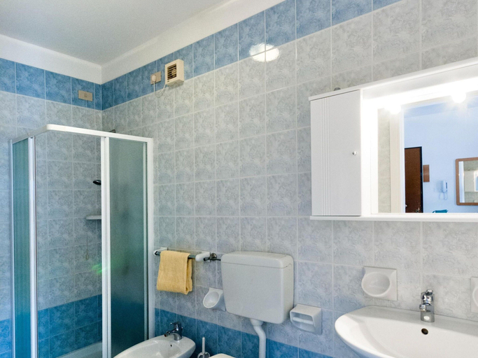 Bathroom, Cristoforo Colombo Holiday Complex in Caorle, Close to the Beach, Venezia