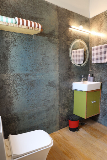 Bathroom 4, DeerWood Cottages, Tehri Garhwal