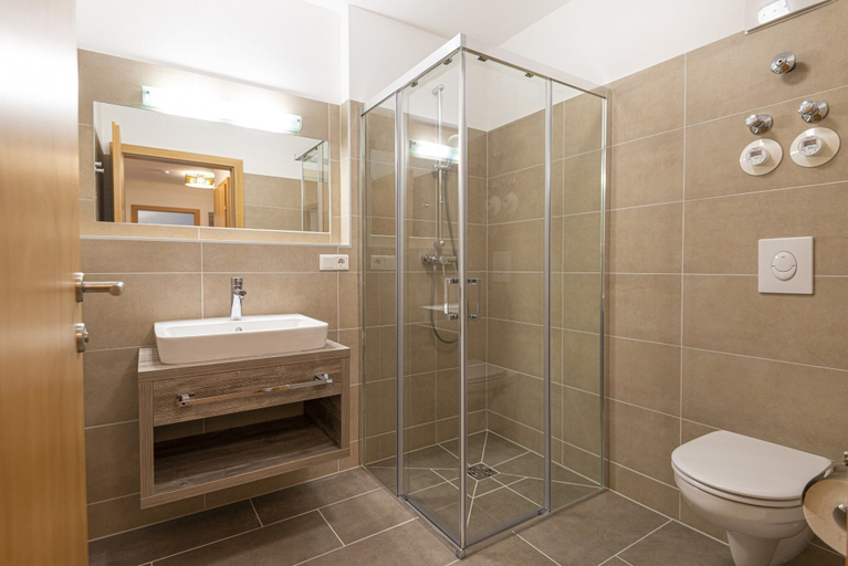 Bathroom 5, Apartment in Salzburg Without Deposit, Sankt Johann im Pongau