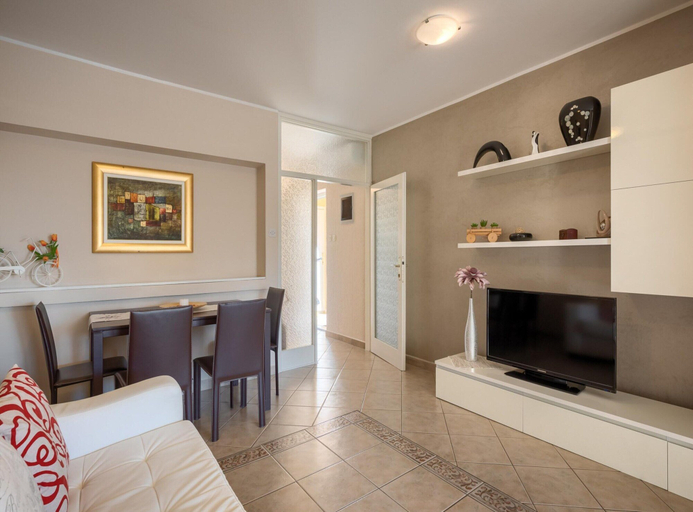 Dining, Apartment in Porec Near Spadici Beach, Poreč