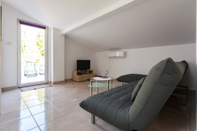 Others 4, Adorable House Apartment With Roof Terrace, Malinska-Dubašnica