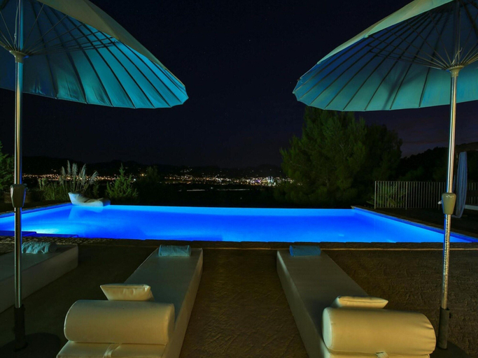 Pool 5, Cozy Holiday Home With Outdoor Cinema, Baleares