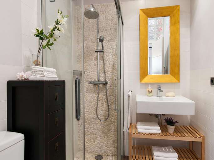 Bathroom 4, Central Bungalow With Communal Pool in Maspalomas, Las Palmas