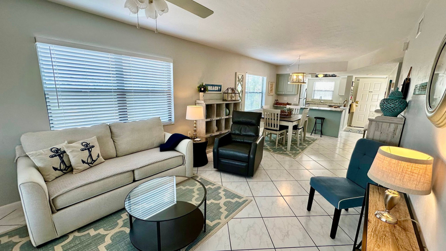 Room 2, Sandy Beach 326 in Fort Myers Beach, Lee