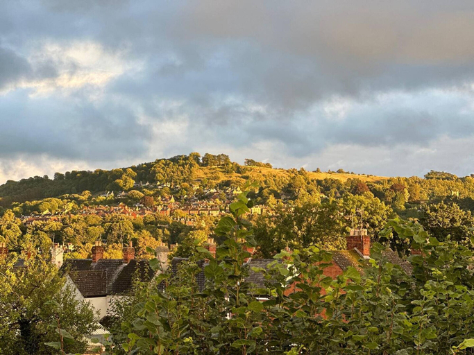 Room 4, Flat With the View in Stroud, Gloucestershire