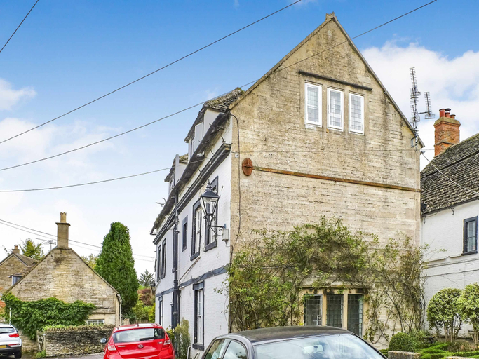 Room 3, Host Stay Apartment 4 Church Walk, Wiltshire