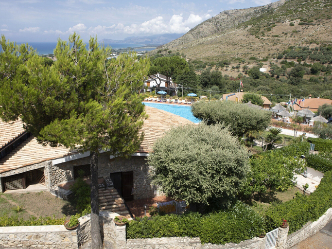 Pool 4, Residence Costa Di Kai Ed Din, Latina