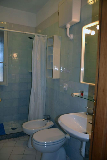 Bathroom 3, Pozzo al Moro Village, Livorno