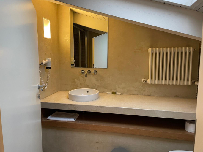Bathroom 4, Ceccarini Suite, Rimini
