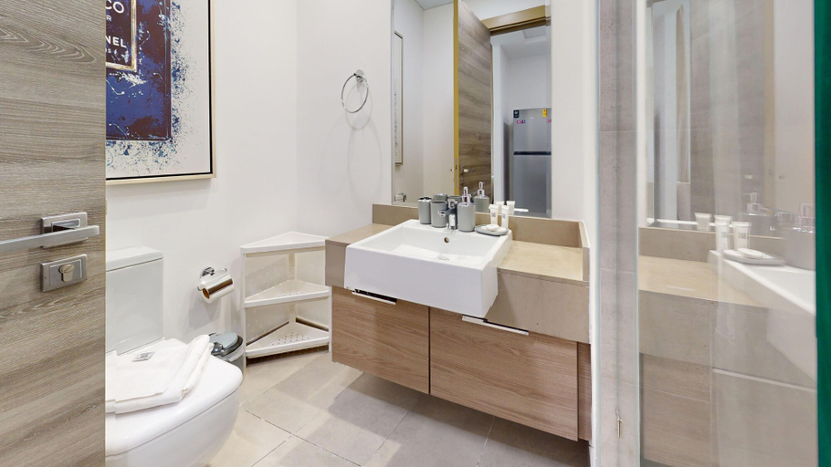 Room 4, JVC - Bloom Tower B 1808, Dubai