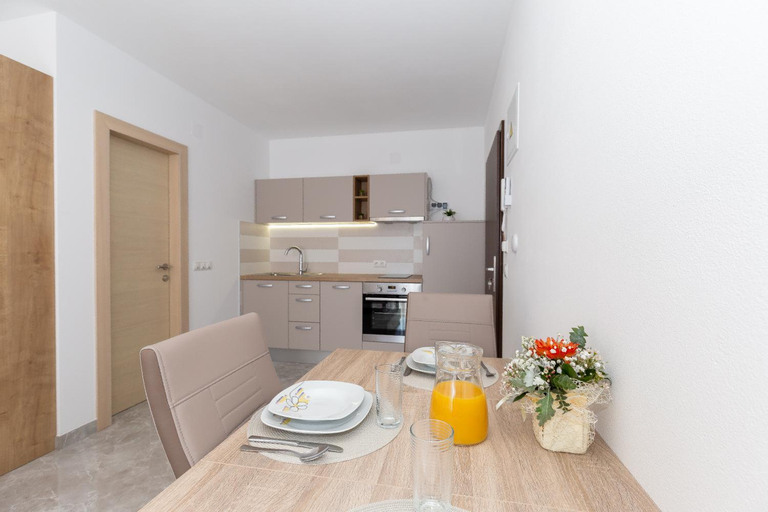 Others 4, Villa Suzana, Biograd na Moru