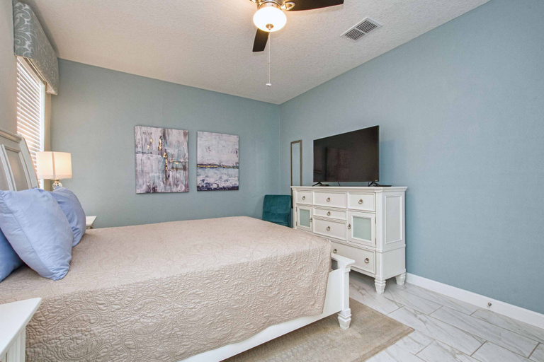 Room 5, Beautiful Home With Private Pool in Champions Gate, Osceola