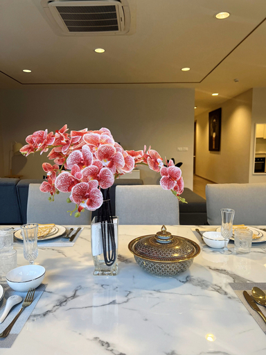 Food & Drinks 5, Sathorn 111, Sathorn