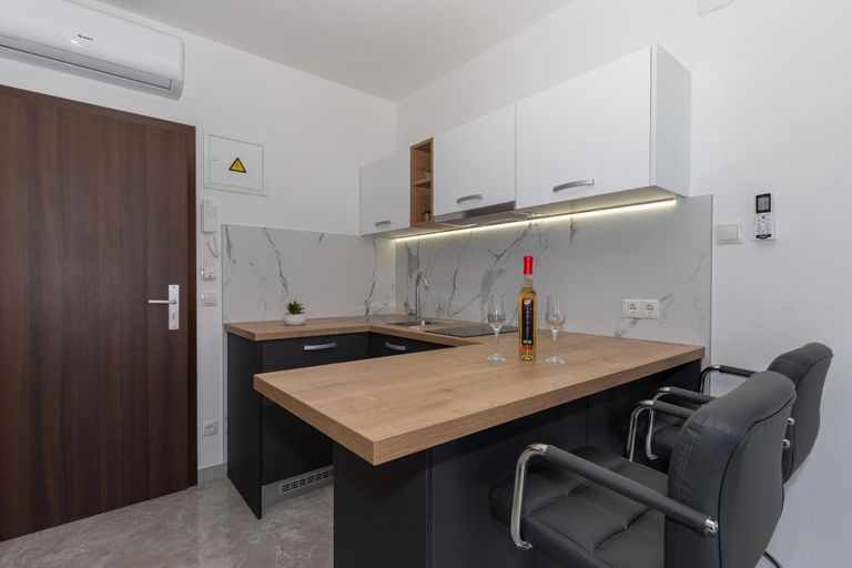 Others 3, Villa Suzana, Biograd na Moru