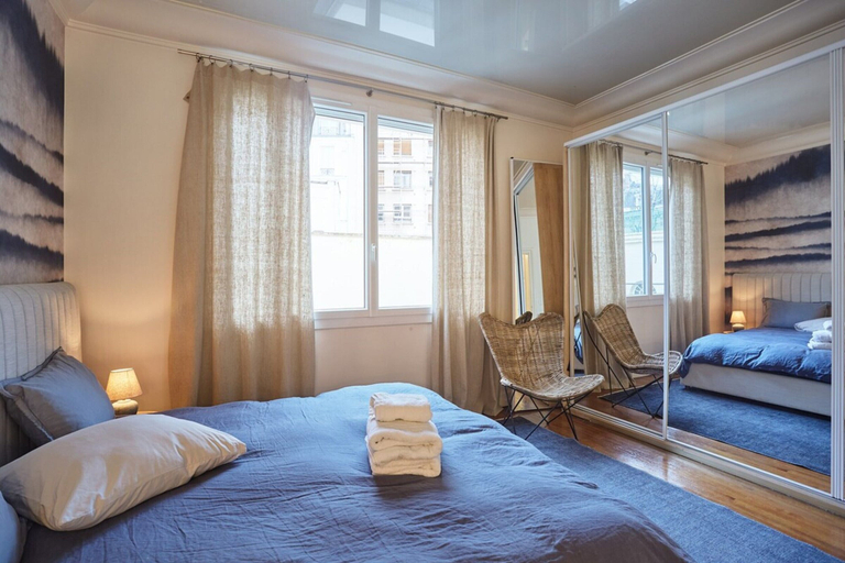 Room 2, Apartment Arc de Triomphe/ Champs Elysee, Paris
