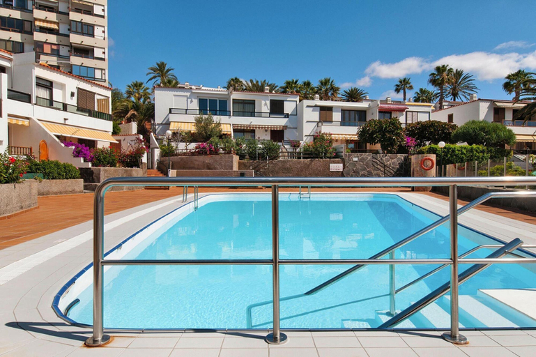 Pool 4, Holiday Flat With sea View in Maspalomas, Las Palmas