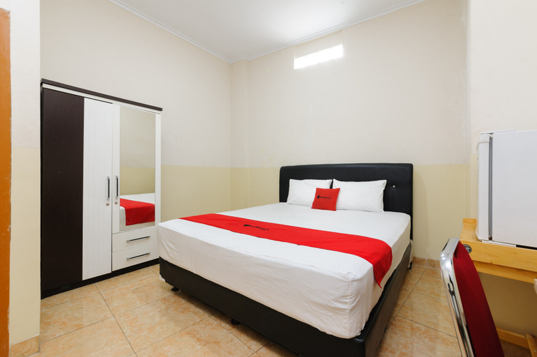 Bedroom 1, RedDoorz Syariah @ Jatinegara, East Jakarta