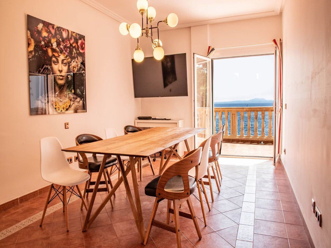 Dining 5, Villa in Tranquil Location, Baleares