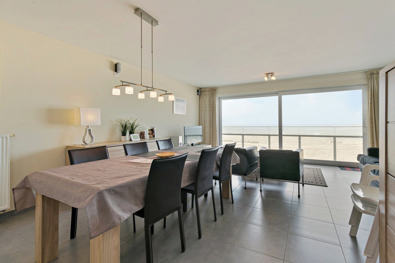 Dining 5, Flat in Blankenberge With Ocean Views, West-Vlaanderen