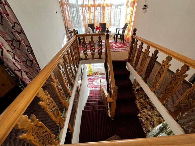Others 2, Everest Guest House, Baramulla