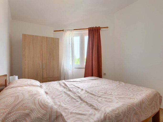 Room 4, Comfortable House With Private Swimming Pool, Pula