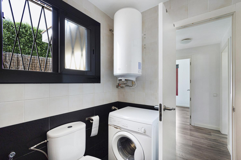 Others 3, Casa-piscina privada en Vallpineda, Barcelona
