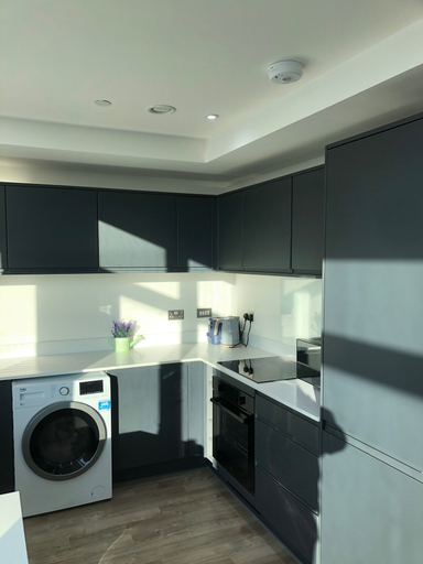 Private kitchen, Central Trafford Apartment Free Parking, Manchester