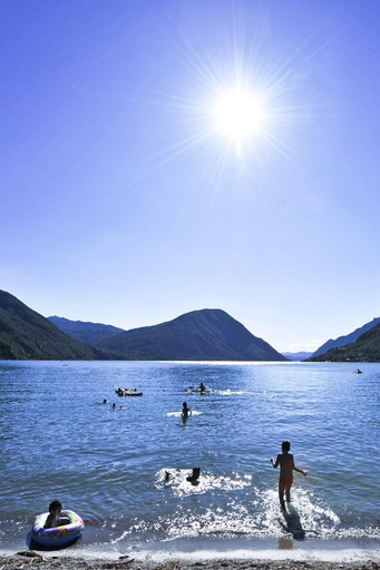 Water view, Flat in Porlezza With Mountain View, Como