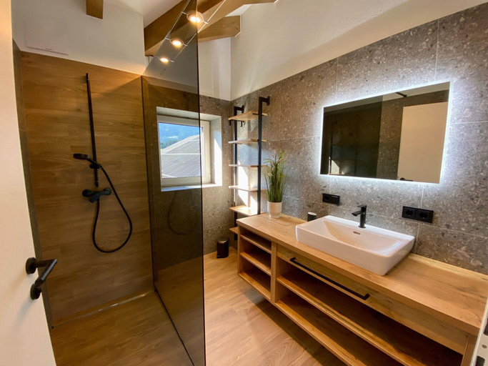 Bathroom 5, Attic Apartment Near Kitzsteinhorn Ski Area, Zell am See