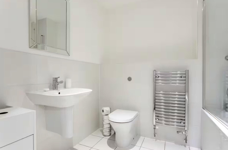 Bathroom 4, Apartmentsleeps3-balcony-near Canarywharf-gym, London