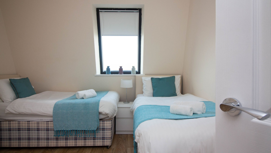 Bedroom 5, Stayzo Castle Point 18 Apartments - Premier Lodge, Southampton