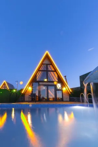 Varnas Bungalov, Merkez