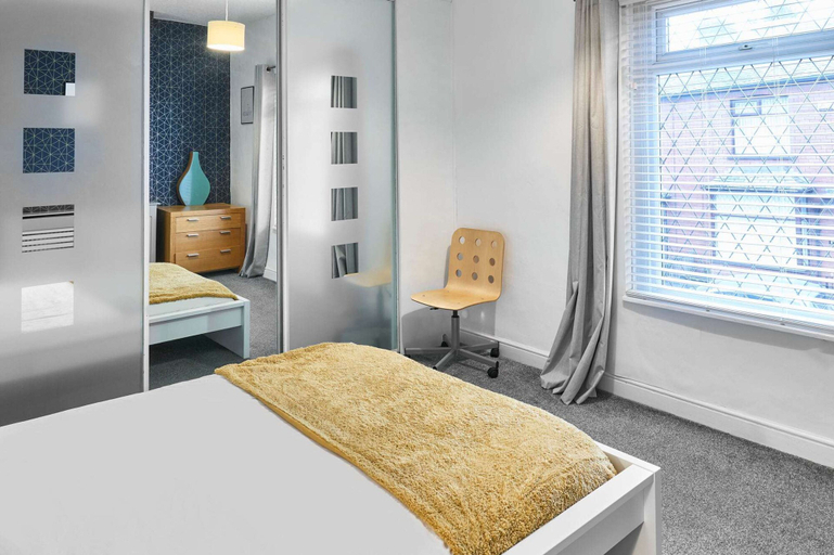 Room 2, Host Stay Thurstane Street, Bolton