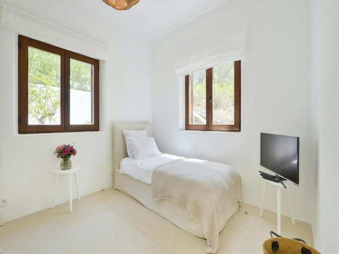 Room 4, Holiday Home With Children Play Area, Baleares